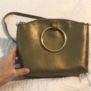 Street level cross body with removable strap